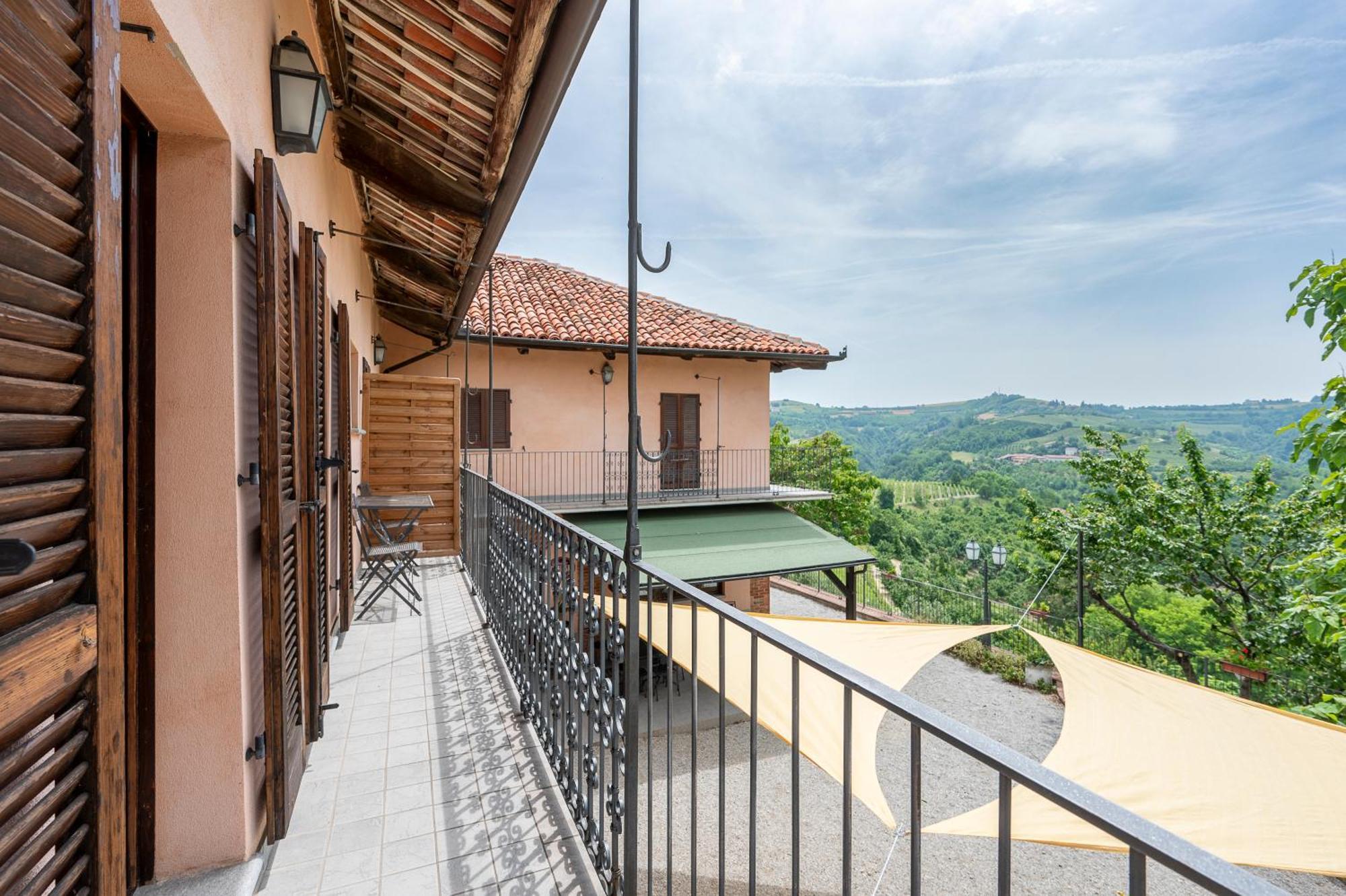 Agriturismo Cantine Bevione - Family Apartments Farigliano Exterior photo